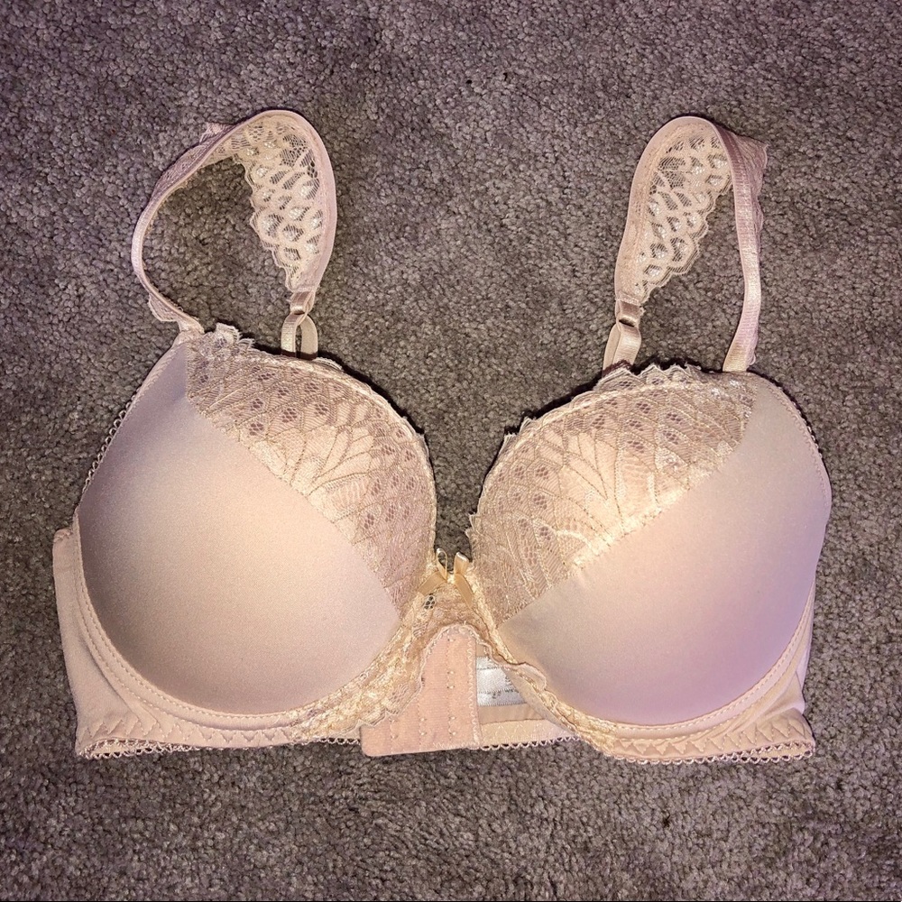 Slight push-up 36D lightly used lace cream bra